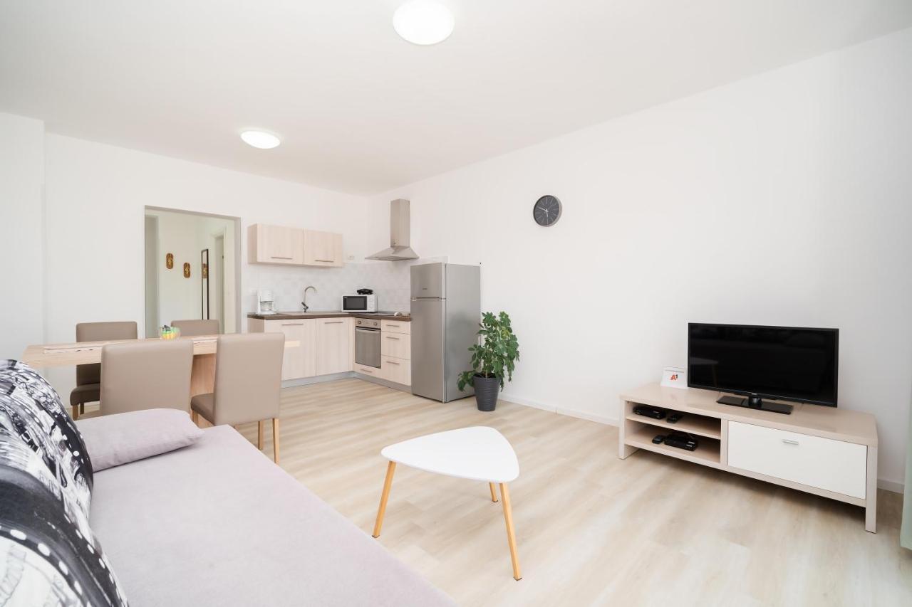 Apartments Oriana Rabac Exterior photo